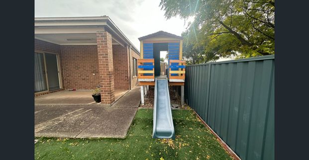 Charming 4-Bedroom Home Near Wyndham Village Shopping Centre! - Photo 1