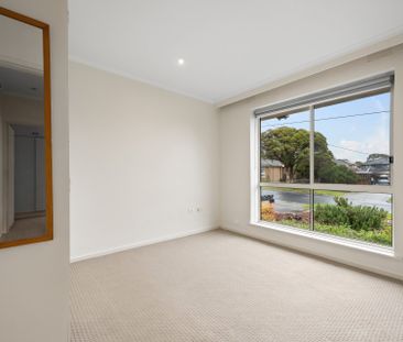 Spacious two bedroom unit - Photo 5