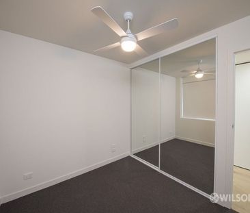 Gorgeous modern 2 bedroom apartment - Photo 5