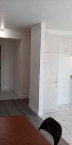 1 1/2 disponible à partir du 15 mai, 3e étage, ascenseur piscine quiétude, vue cour arrière - Photo 4