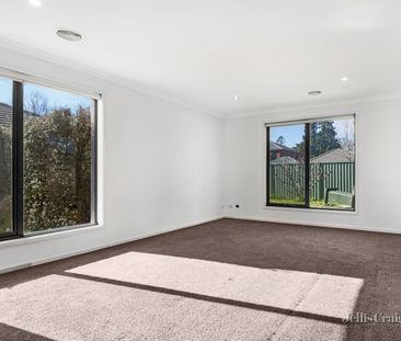 16 St Michaels Place, Lake Gardens - Photo 2