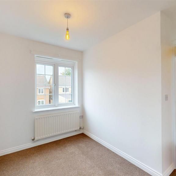 3 bedroom end of terrace house to rent - Photo 1