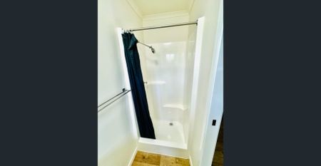 Modern Room with Ensuite & Kitchenette – All Utilities Included! - Photo 2