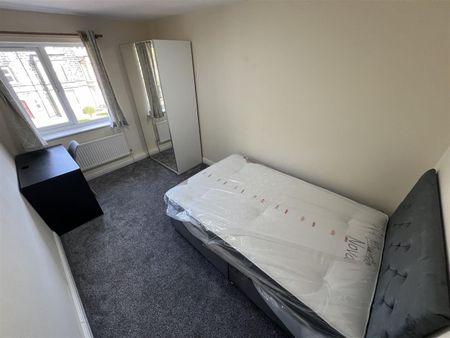 Orchard Lodge, Hyde Park, LS6 2EN, Leeds - Photo 3