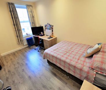 2 bedroom Flat in Otley Road, Leeds - Photo 1