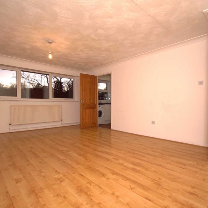 2 bed First Floor Maisonette for rent - Photo 1