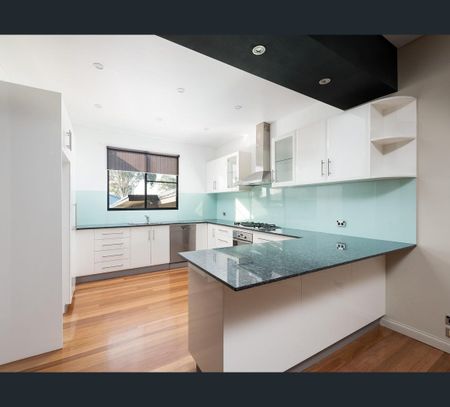 23 Bullecourt Avenue, Engadine, NSW 2233 - Photo 2