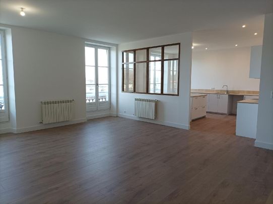 A louer face Ã la mairie de Bayonne, magnifique T4 refait Ã à louer de 4 pièce(s) sur 146 m² - Photo 1