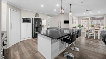 Stunning Family Home - Photo 3