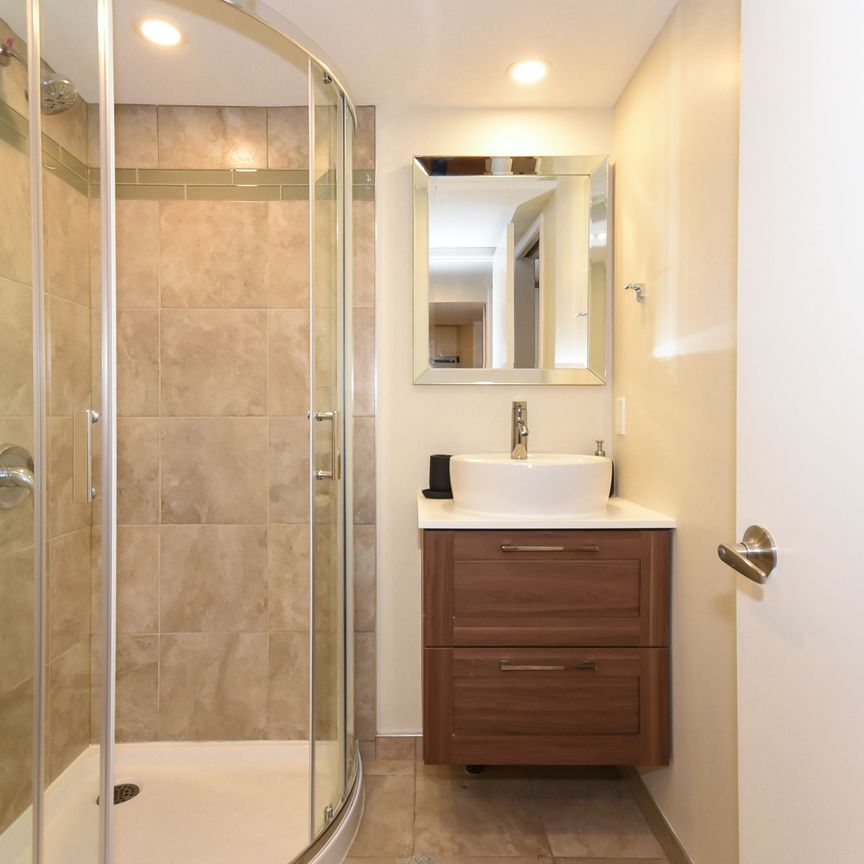 For Lease - 2176 Lambeth Walk Unit# B, Parkway Park - Queensway Terrace S and Area, Ontario - Photo 1