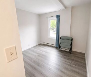 For Lease - 1102 Langlois Avenue, Windsor, Ontario - Photo 6