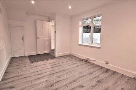 1 Bed Semi-Detached House, Ryecroft Road, SE13 - Photo 2