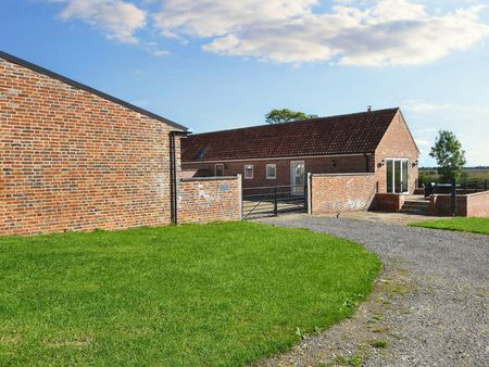 Cabbage Hill Farm, Castle Bytham, Grantham, NG33 - Photo 2