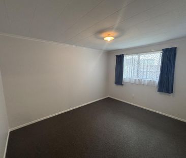 Lovely 2 bed home close to town and hospital - Photo 1