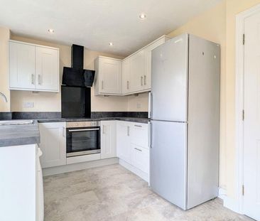 3 bedroom semi-detached house to rent - Photo 6