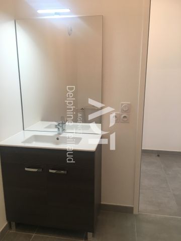 Location Appartement 2 pièces 42m² ECHIROLLES 38130 - Photo 4