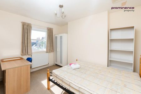 3 bedroom flat to rent - Photo 5
