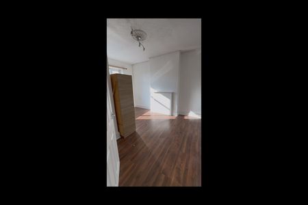 4 Bed Maisonette, Beehive Lane, IG4 - Photo 3