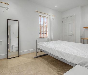 1 bedroom in a flat share to rent - Photo 4