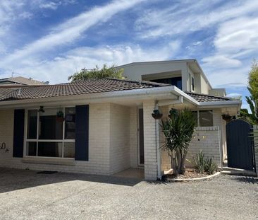 Private duplex in popular Paradise Point - Photo 6