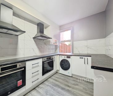 property to rent - Photo 5