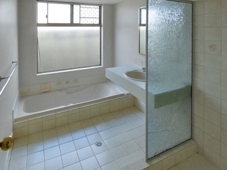 4 x 2 Family Home! - Photo 3
