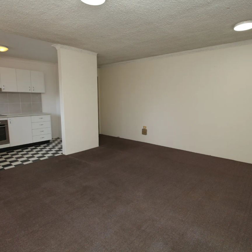 2-Bedroom Apartment in Prime Location, Just Minutes to Parramatta Westfield & Station! - Photo 1