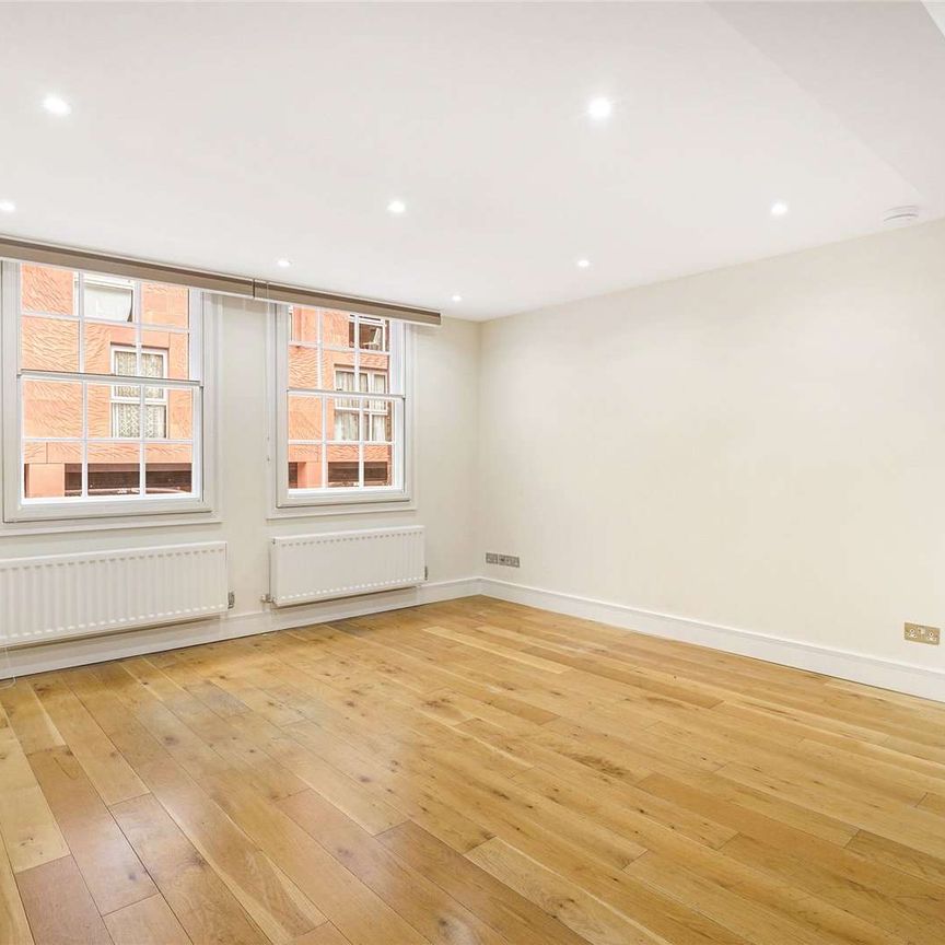 Generous 2 bedroom, 2 bathroom apartment of over 900 sq ft, enviably located just 0.2 miles from St. James park station. - Photo 1