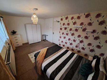 1 bedroom in a house share to rent - Photo 3