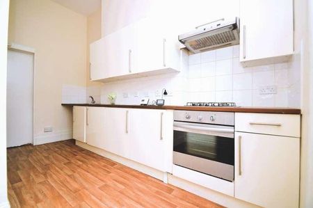 Vicarage Park, London, SE18 - Photo 3