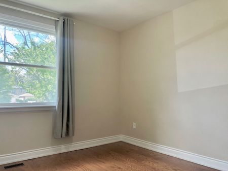 For Lease - 529 Third Line Unit# Main, Oakville, Ontario - Photo 3