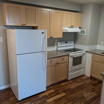 1 Bedroom Downtown Apartment with in suite laundry and secured parking - Photo 3