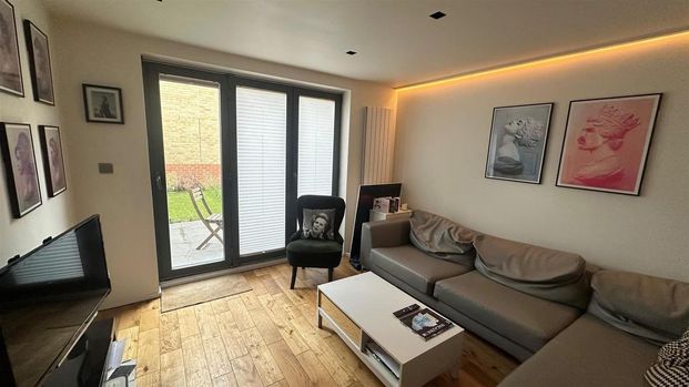 3 bedroom terraced house to rent - Photo 1