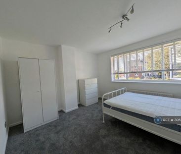 1 bedroom in a house share to rent - Photo 3