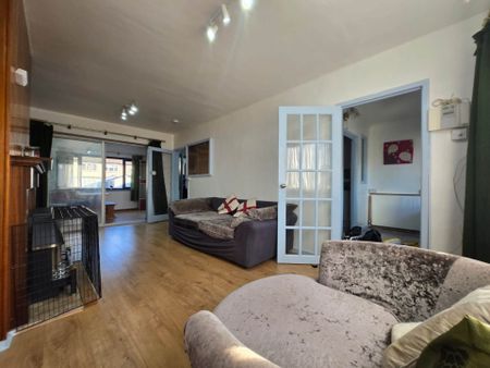 Price £2,100 pcm - Available Now - Part Furnished - Photo 2