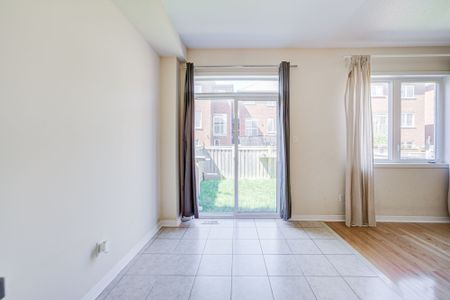 For Lease - 30 London Pride Drive, Richmond Hill, Ontario - Photo 2