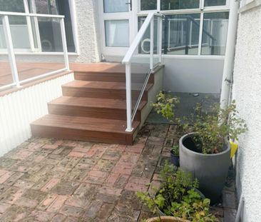 Easy Living - Photo 4