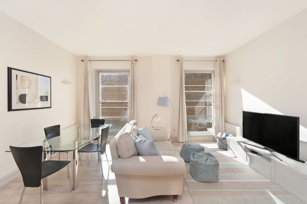 Earls Court Square, SW5 - Photo 1