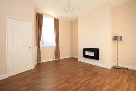 Bury Old Road, Heywood - Photo 3