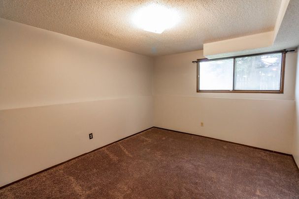 1 - 1413 43 Street Southeast, Calgary - Photo 1