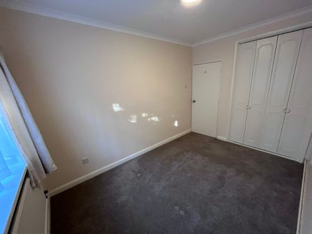 Long Oaks Court, Sketty, Swansea SA2 0QH - Photo 2