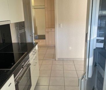 "Schöne 4,5-Zimmerwohnung mit Cheminée und Blick ins Grüne" - Photo 4