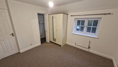 3 bedroom mews to rent - Photo 3
