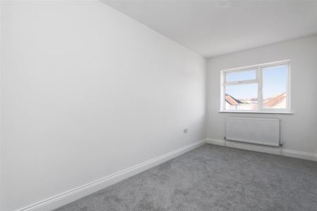 3 bedroom end of terrace house to rent - Photo 2