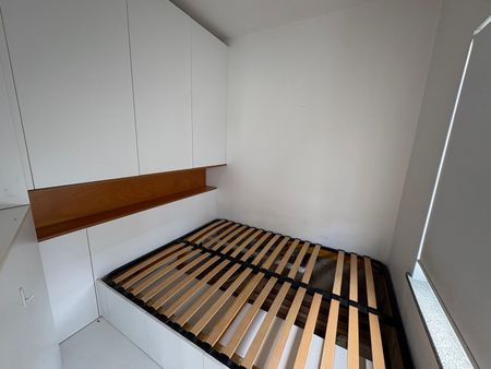 Stylish Art Deco Apartment in Award-Winning Complex - Photo 3