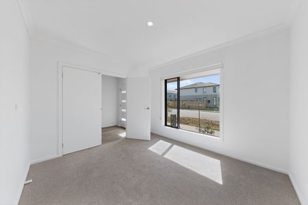 101 Prudence Parade, Point Cook VIC 3030 - House For Rent | Domain - Photo 4