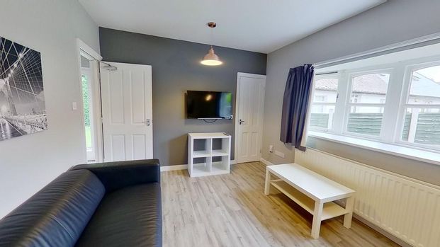 6 bedroom semi-detached house to rent - Photo 1