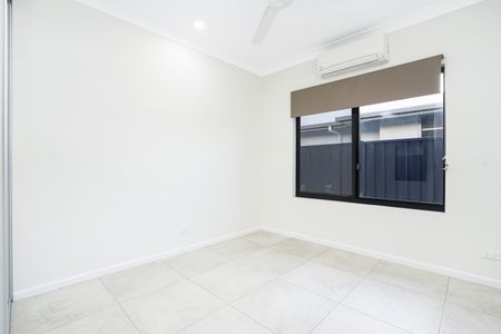 STYLISH AND MODERN FAMILY HOME! - Photo 4