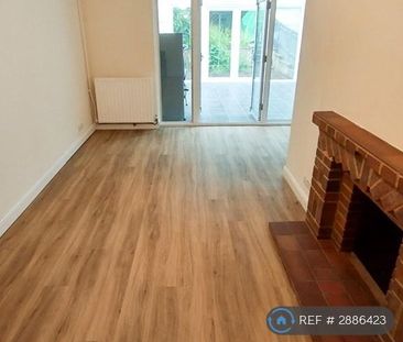 3 bedroom semi-detached house to rent - Photo 6