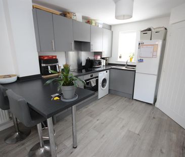 2 bed End of Terrace House for let - Photo 6